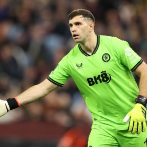 意媒：国米正和马丁内斯协商两年合同，预计春天决定引进哪位门将